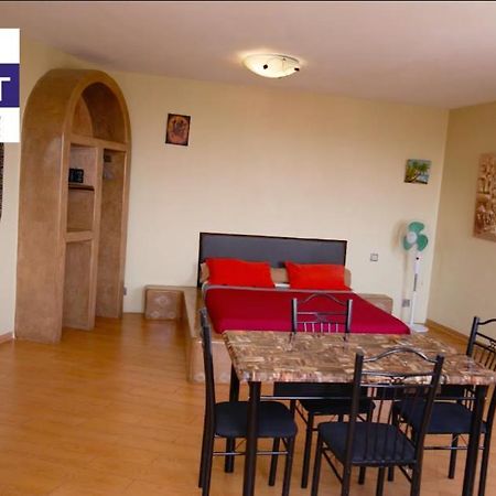 Hotel Midi Minuit Antananarywa Zewnętrze zdjęcie